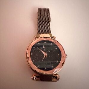Rose Gold Wristwatch With Mesh Band
